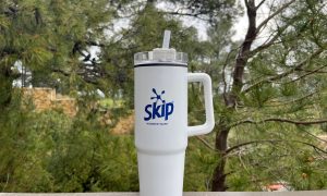 Unilever, Skip extra large ποτήρι με καλαμάκι