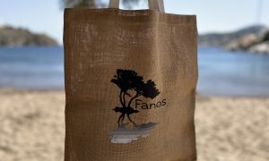 Fanos Studios, τσάντα από λινάτσα